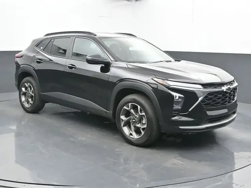 2025 Chevrolet Trax LT photo 1