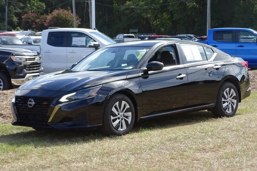 2023 Nissan Altima 2.5 S photo 1