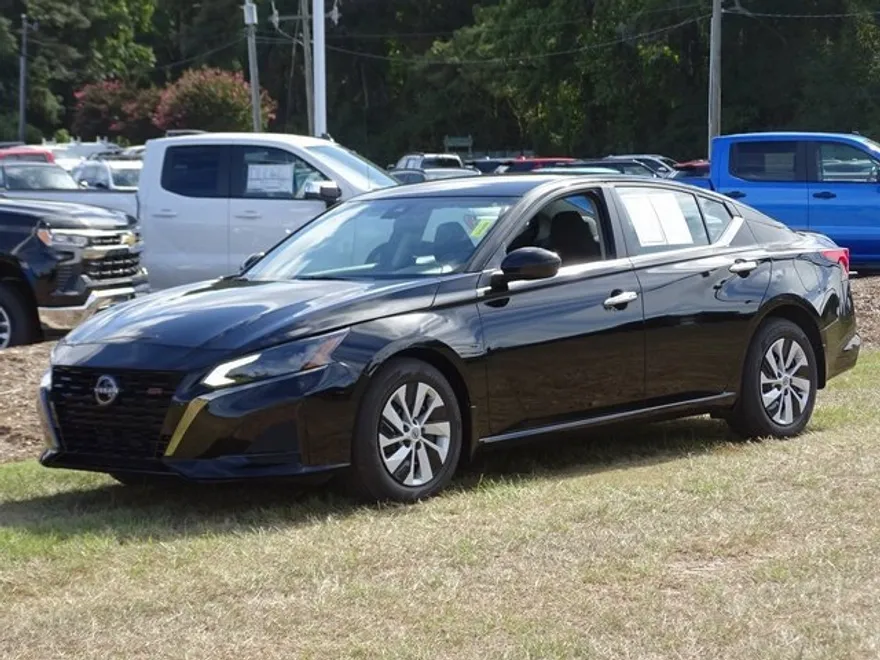 2023 Nissan Altima 2.5 S photo 1