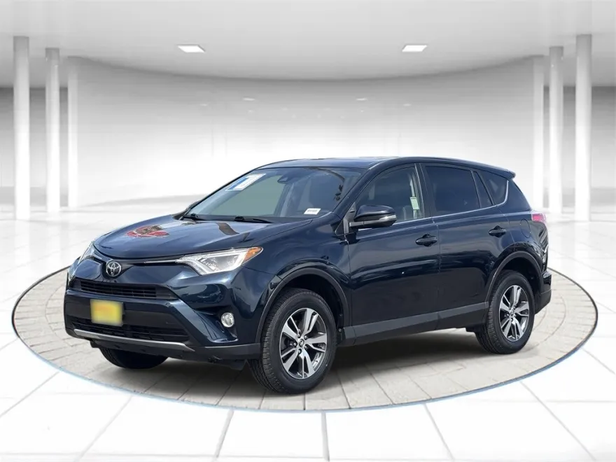 2018 Toyota RAV4 XLE photo 1