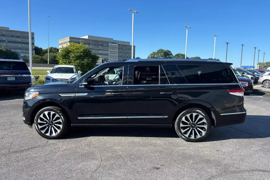 2022 Lincoln Navigator L Reserve photo 1