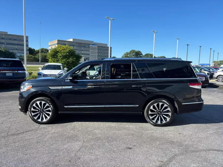 2022 Lincoln Navigator L Reserve photo 1