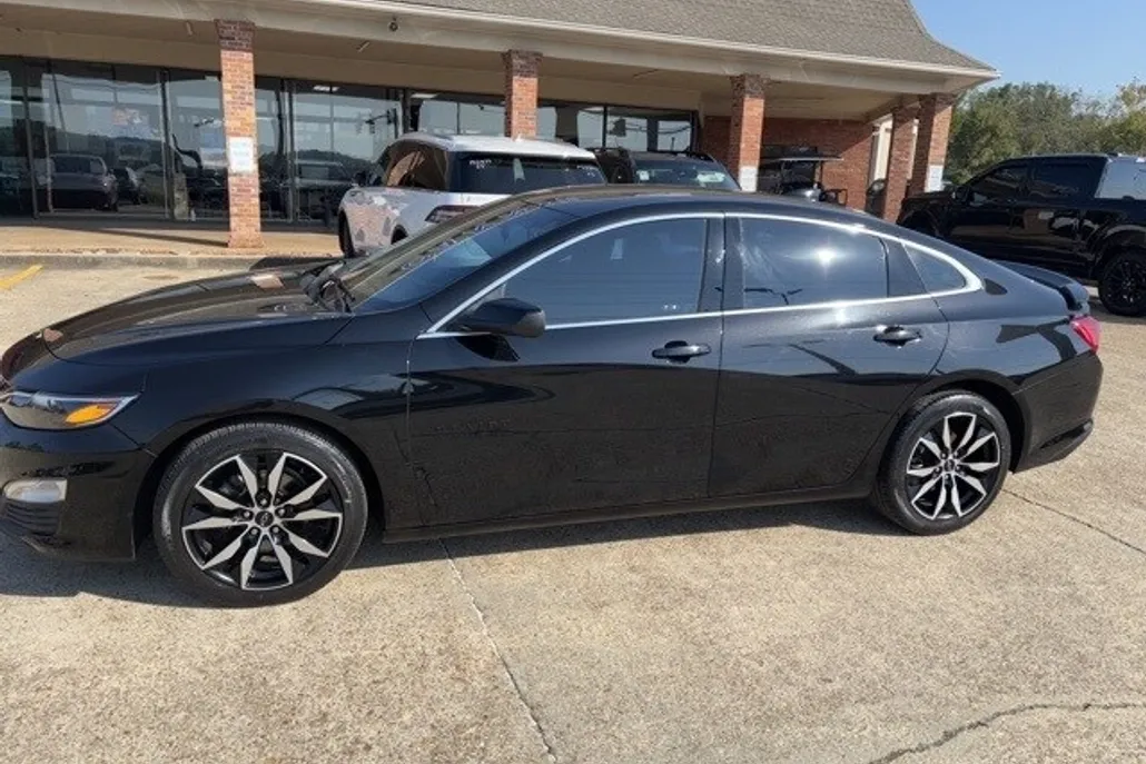 2023 Chevrolet Malibu RS photo 1