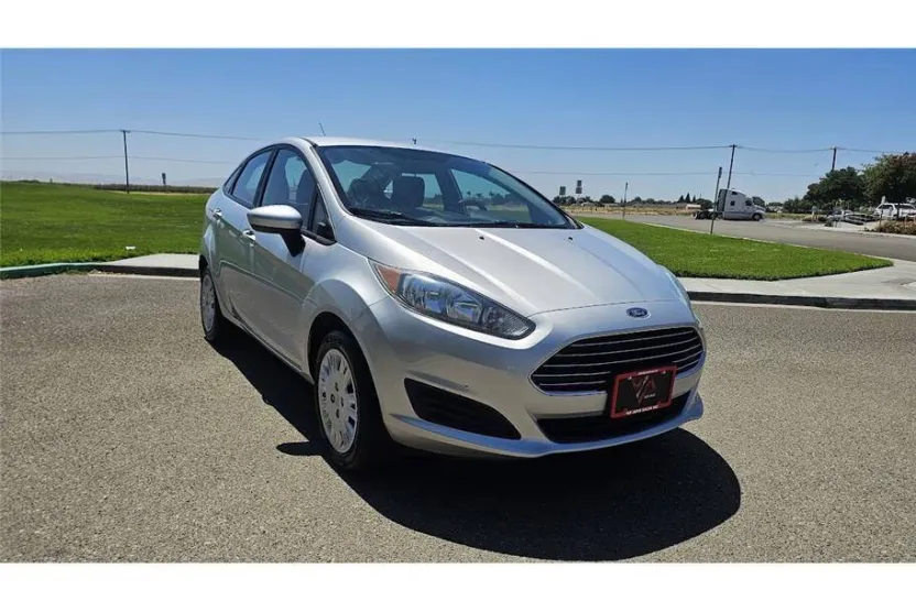 2015 Ford Fiesta S photo 1