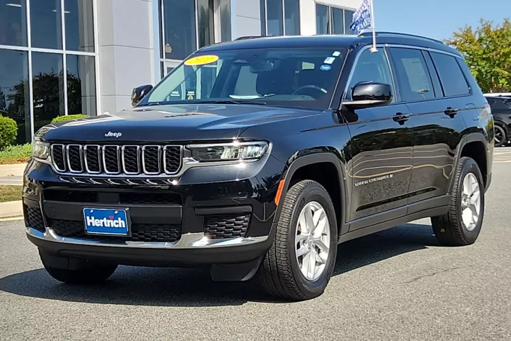 2022 Jeep Grand Cherokee Laredo photo 1