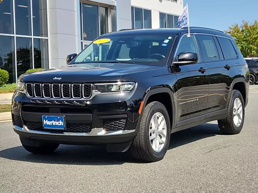 2022 Jeep Grand Cherokee Laredo photo 1