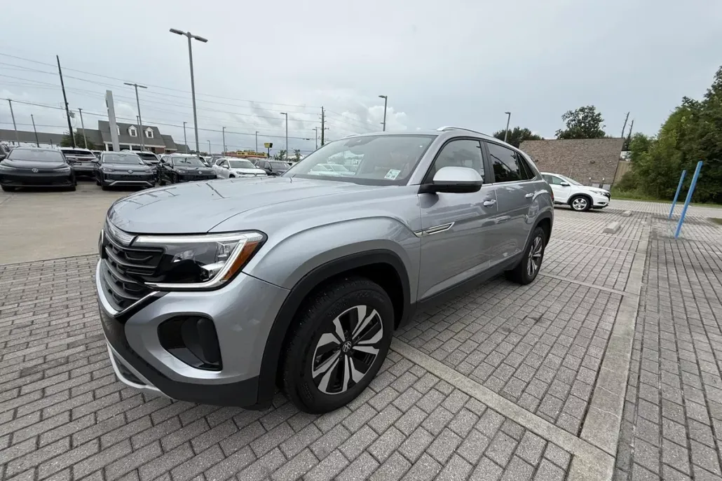2024 Volkswagen Atlas Cross Sport SE photo 1