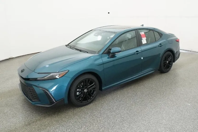 2026 Toyota Camry SE photo 1