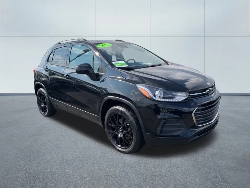 2022 Chevrolet Trax LT photo 1