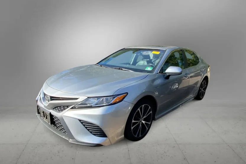 2018 Toyota Camry SE XLE photo 1