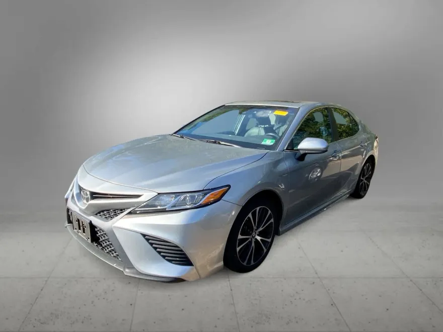 2018 Toyota Camry SE XLE photo 1