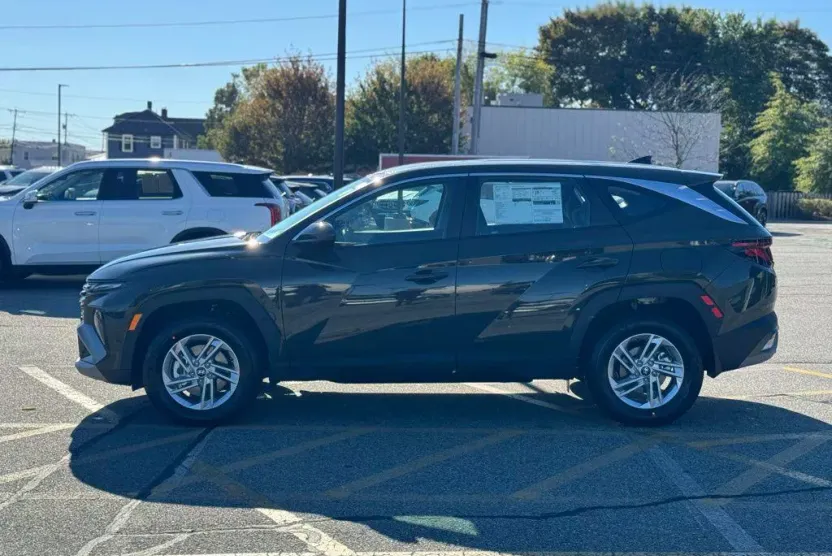 2025 Hyundai Tucson SE photo 1