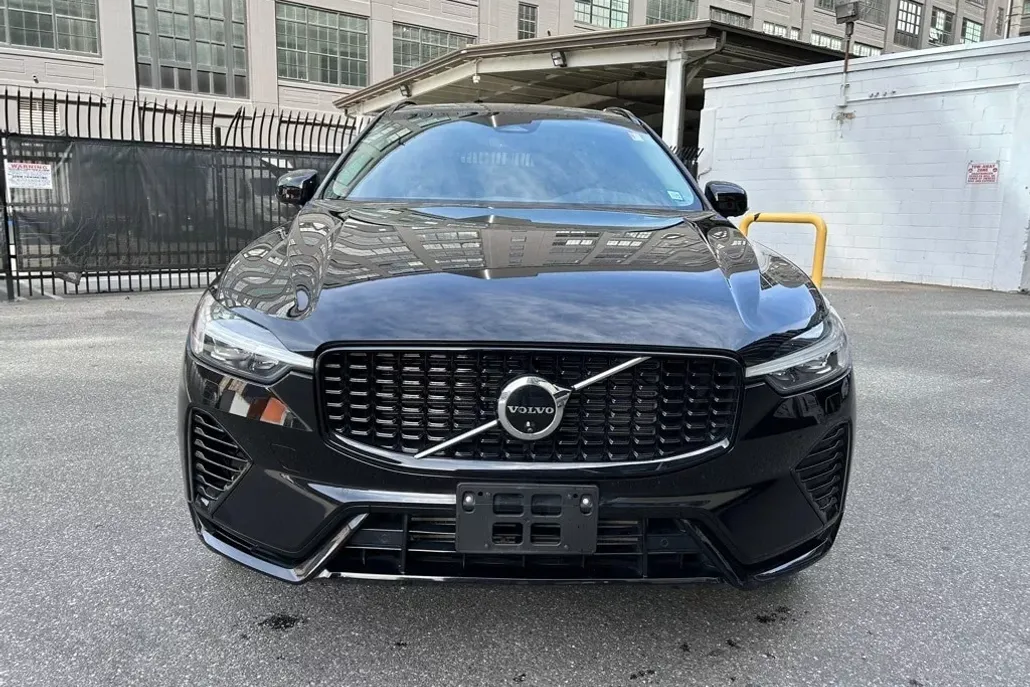 2024 Volvo XC60 Recharge Hybrid Ultimate photo 1