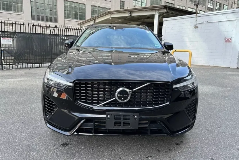 2024 Volvo XC60 Recharge Hybrid Ultimate photo 1