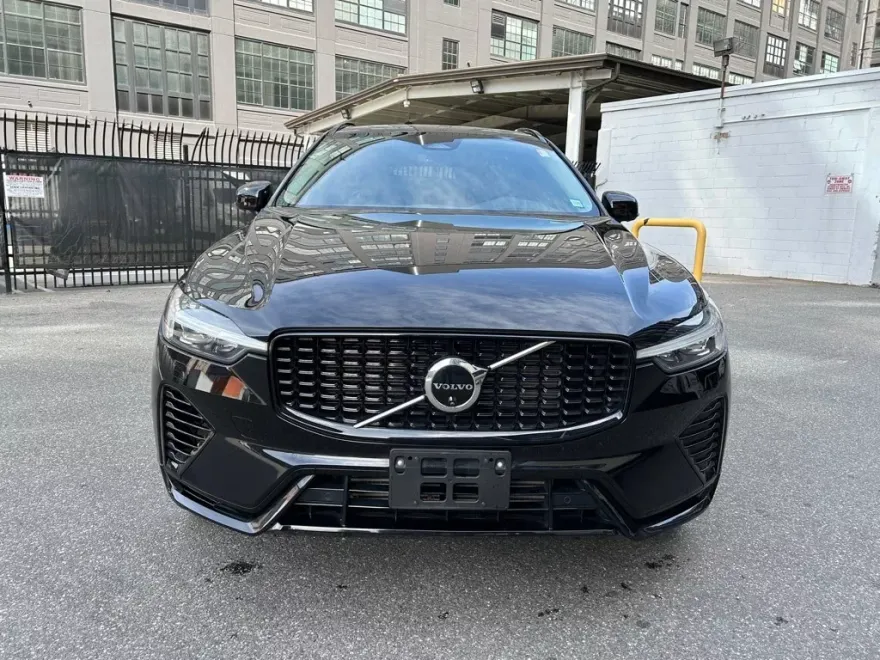 2024 Volvo XC60 Recharge Hybrid Ultimate photo 1