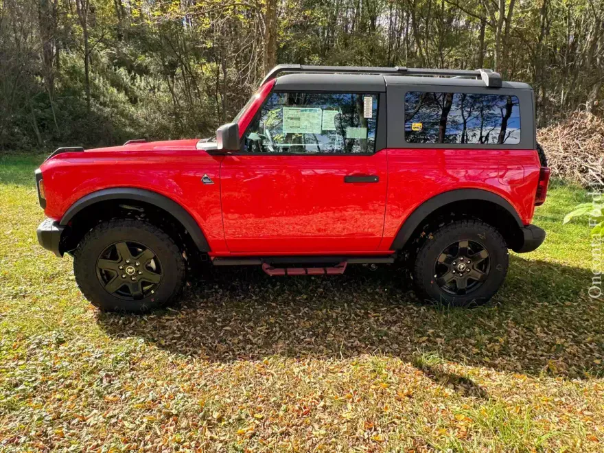 2024 Ford Bronco Black Diamond photo 1