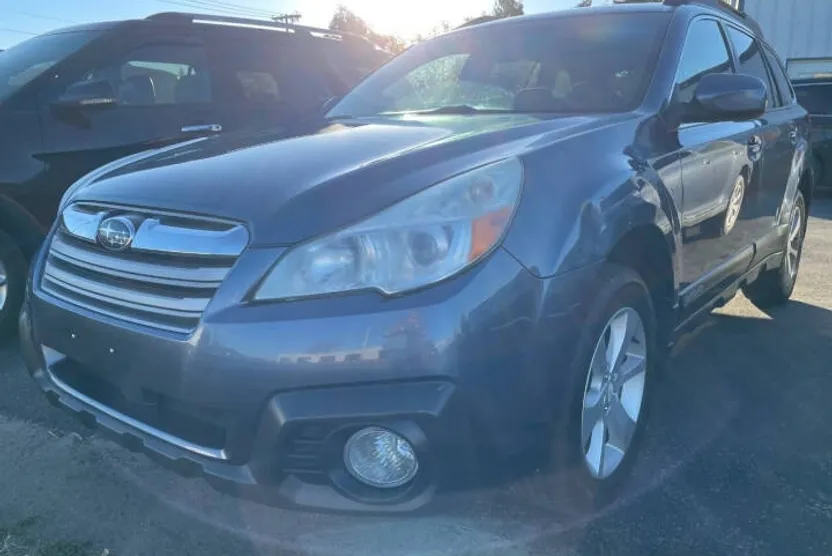 2014 Subaru Outback 2.5i Premium photo 1