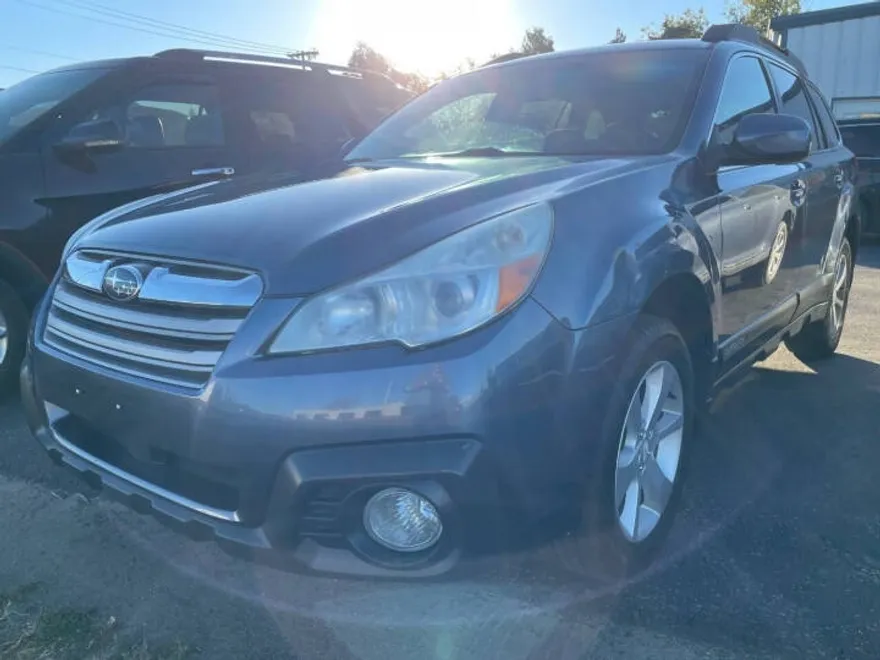 2014 Subaru Outback 2.5i Premium photo 1