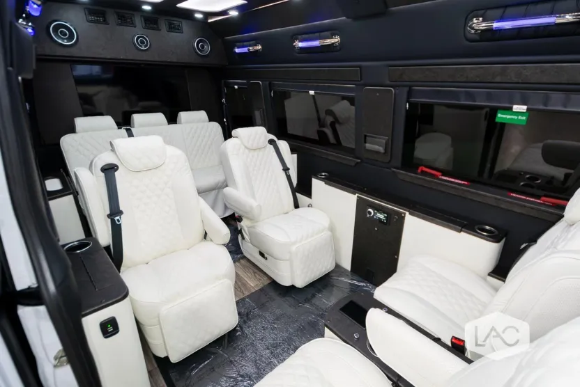 2021 Mercedes Benz Sprinter Crew Van photo 1
