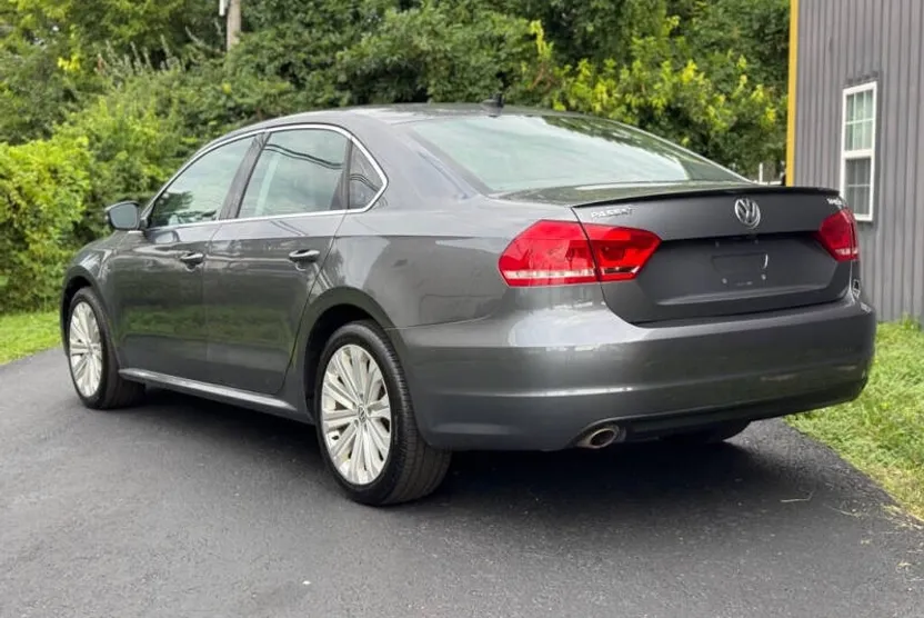 2014 Volkswagen Passat SE photo 1