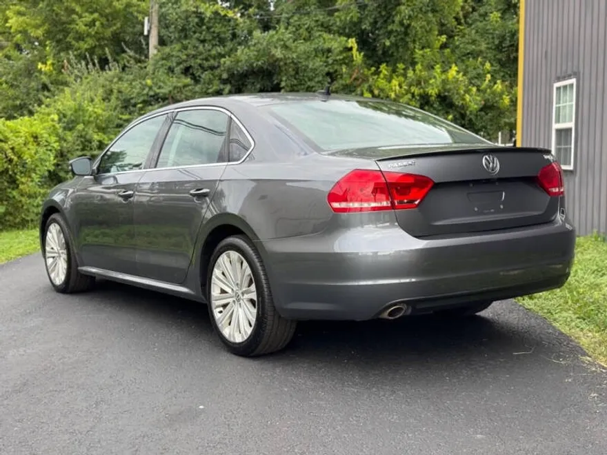 2014 Volkswagen Passat SE photo 1
