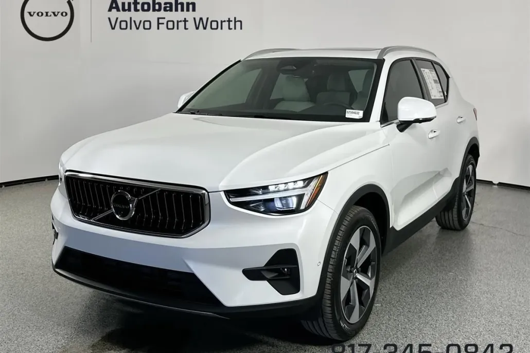 2025 Volvo XC40 AWD Plus photo 1