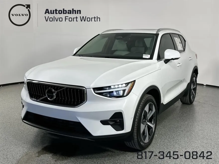 2025 Volvo XC40 AWD Plus photo 1