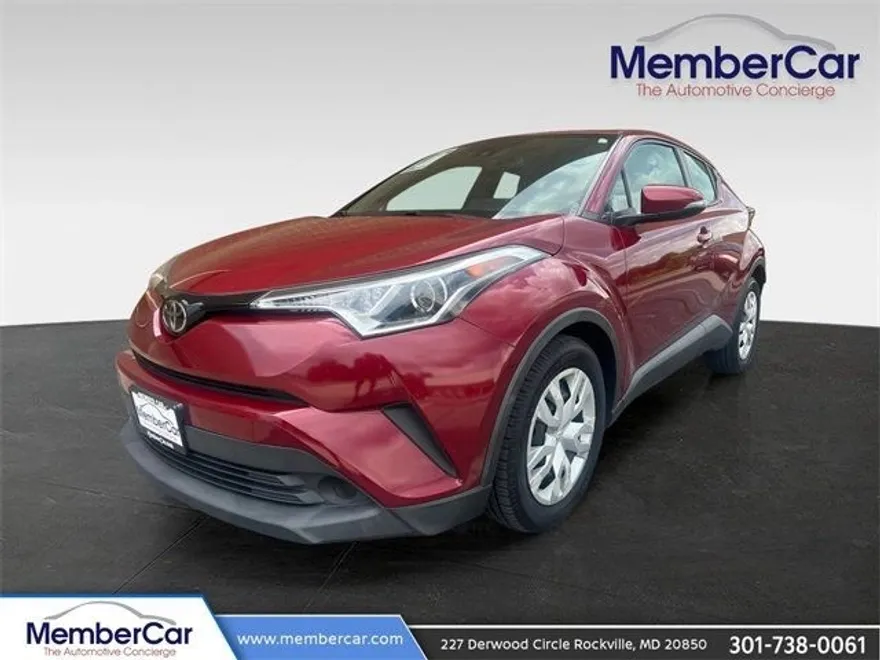 2019 Toyota C-HR LE photo 1