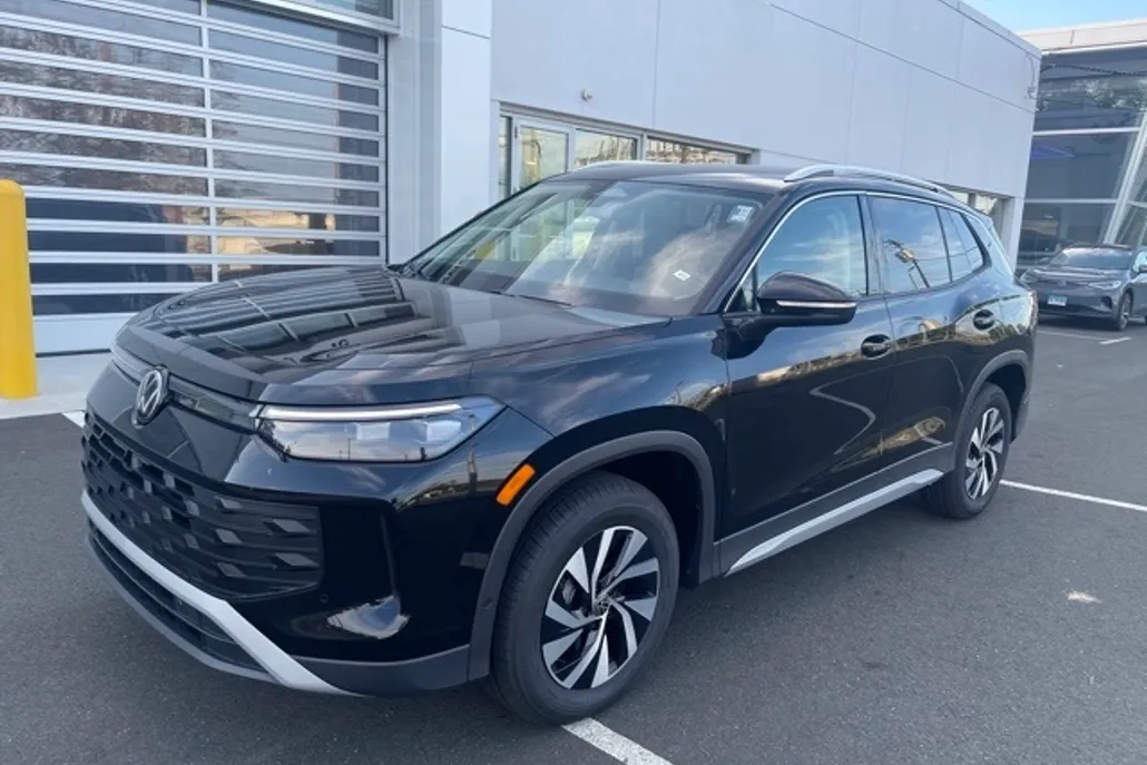 2025 Volkswagen Tiguan S photo 1
