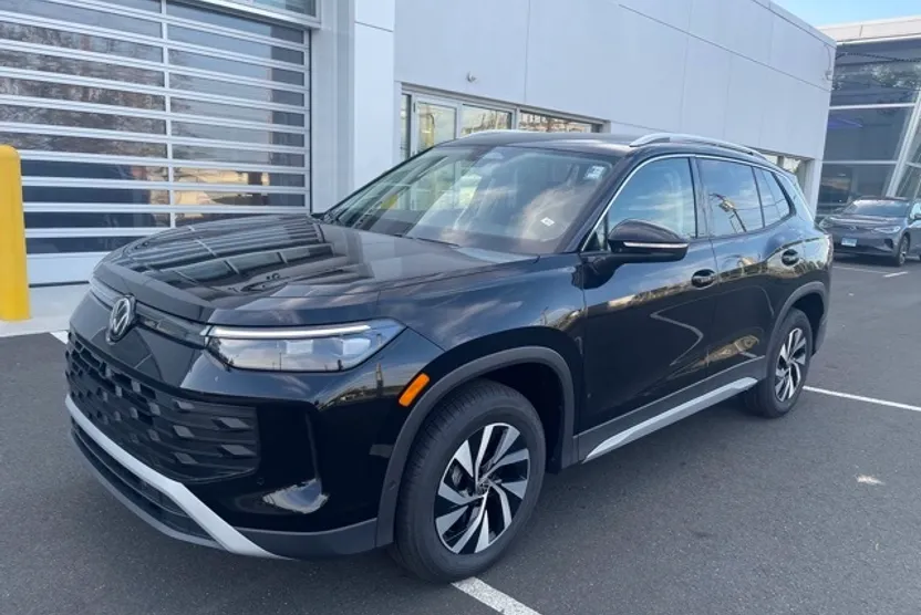 2025 Volkswagen Tiguan S photo 1