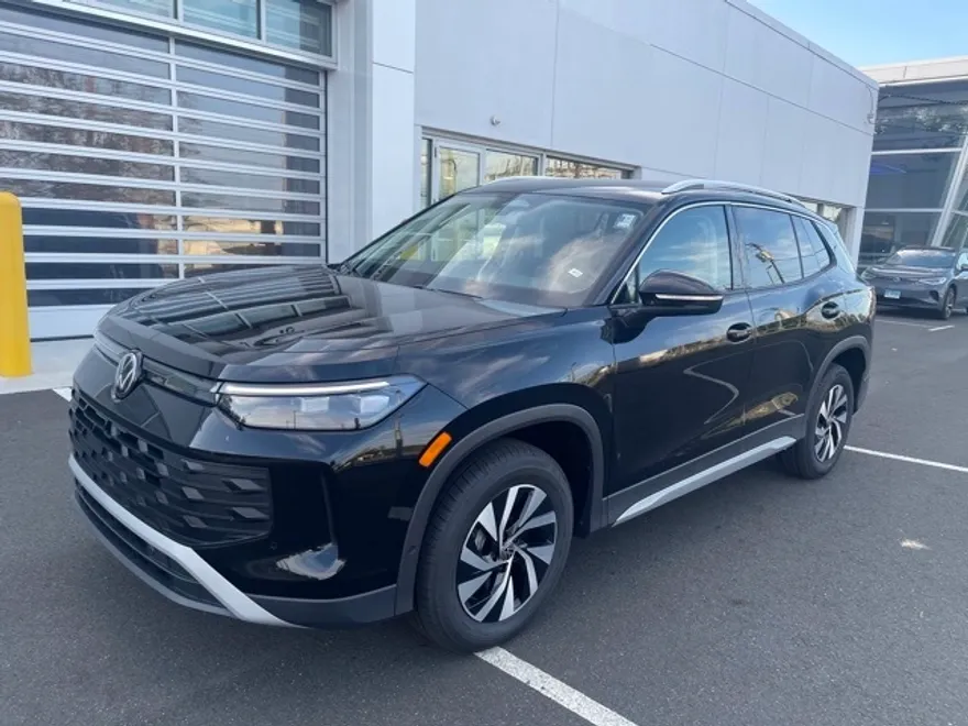 2025 Volkswagen Tiguan S photo 1