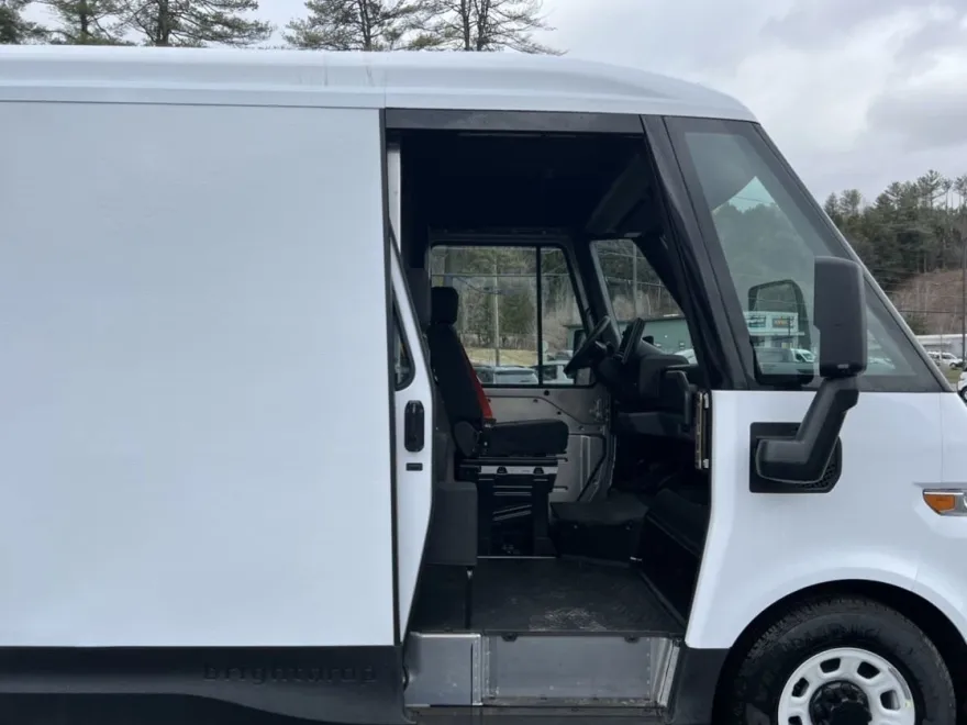 2025 Chevrolet BrightDrop 400 photo 1