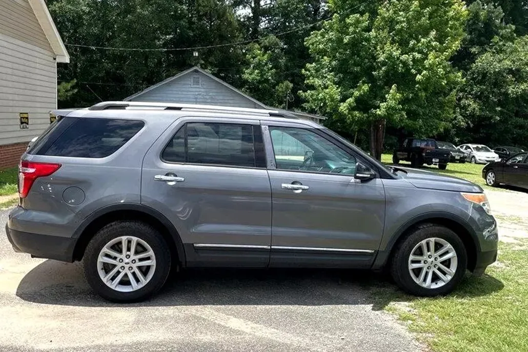 2014 Ford Explorer XLT photo 1