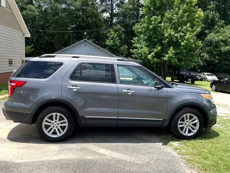 2014 Ford Explorer XLT photo 1