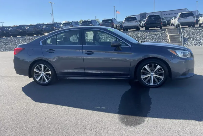 2016 Subaru Legacy 2.5i Limited photo 1