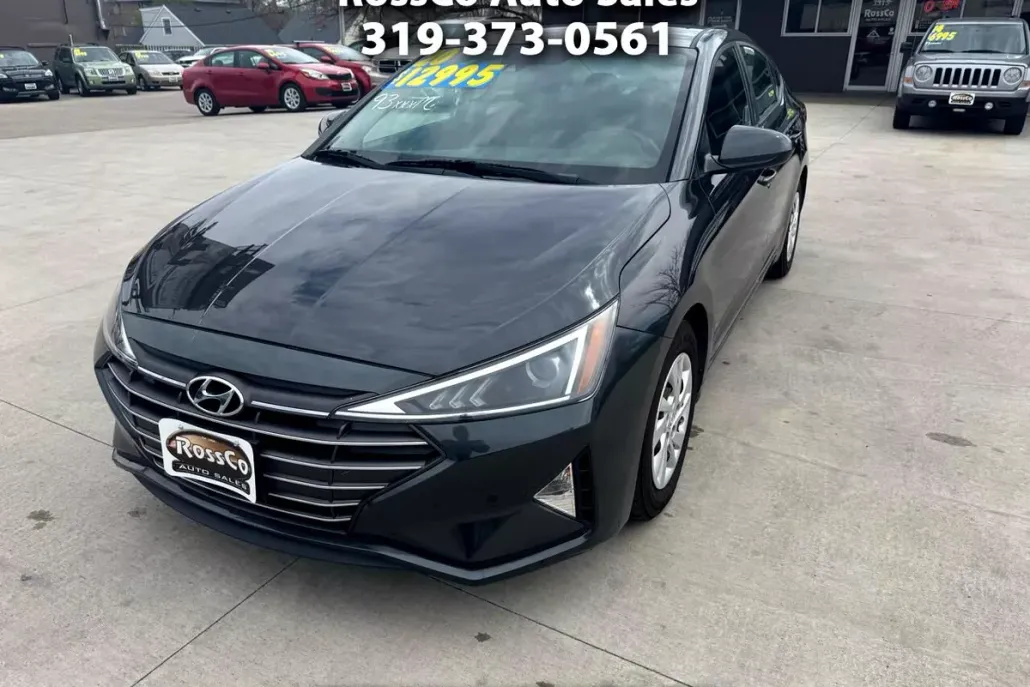 2020 Hyundai Elantra SE photo 1
