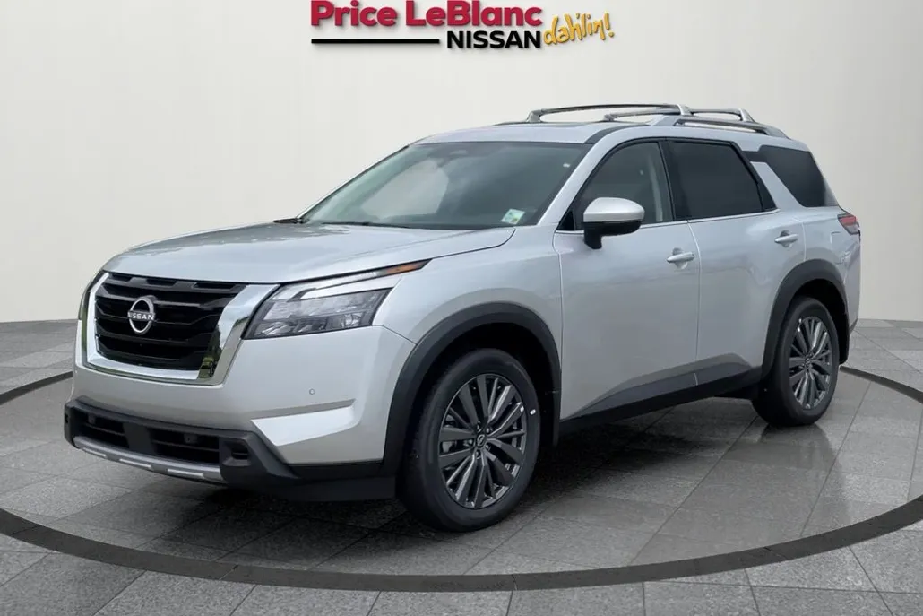 2025 Nissan Pathfinder SL photo 1