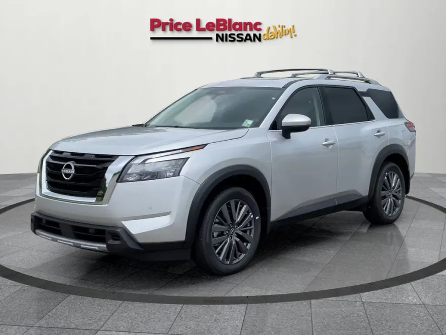 2025 Nissan Pathfinder SL photo 1