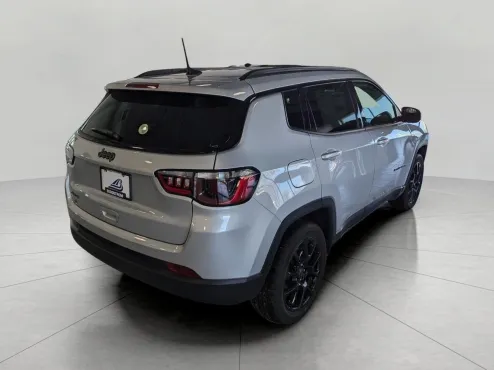 2025 Jeep Compass Latitude photo 4