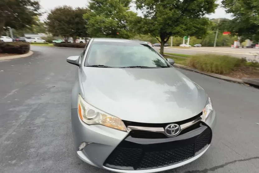 2016 Toyota Camry SE photo 1
