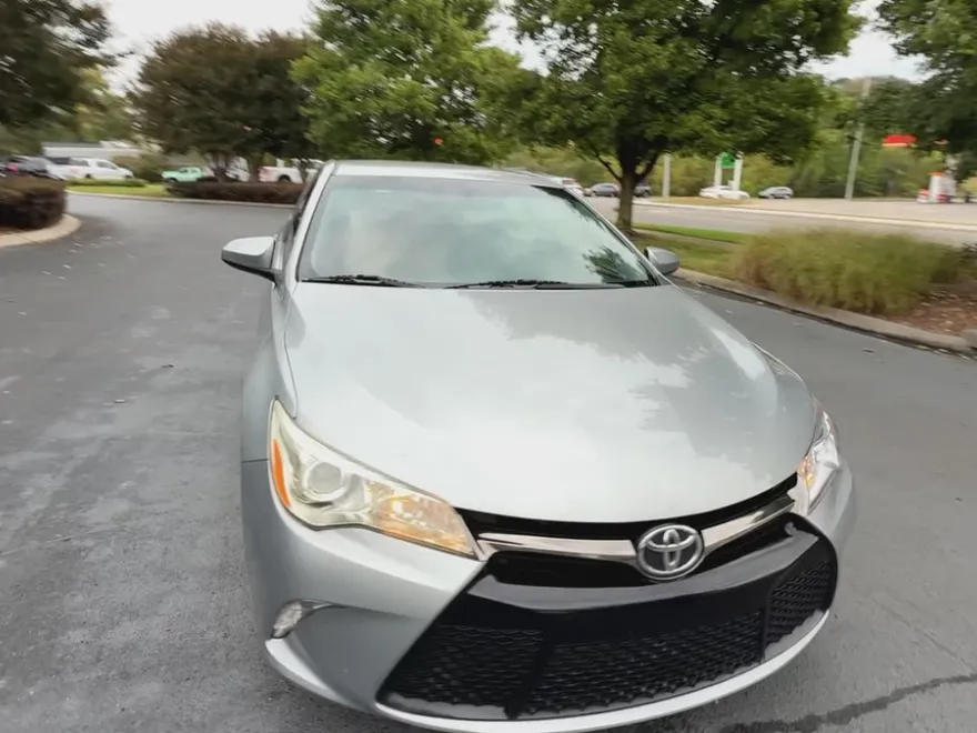 2016 Toyota Camry SE photo 1