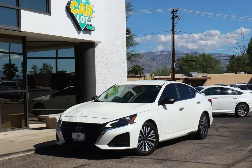 2024 Nissan Altima 2.5 SV photo 1
