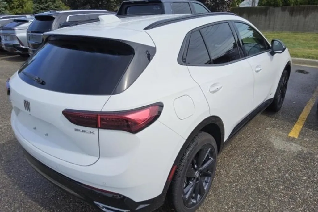 2025 Buick Envision Sport Touring photo 1