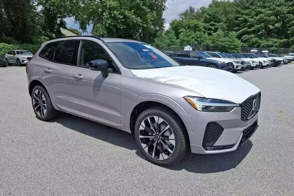 2026 Volvo XC60 B5 Plus photo 1