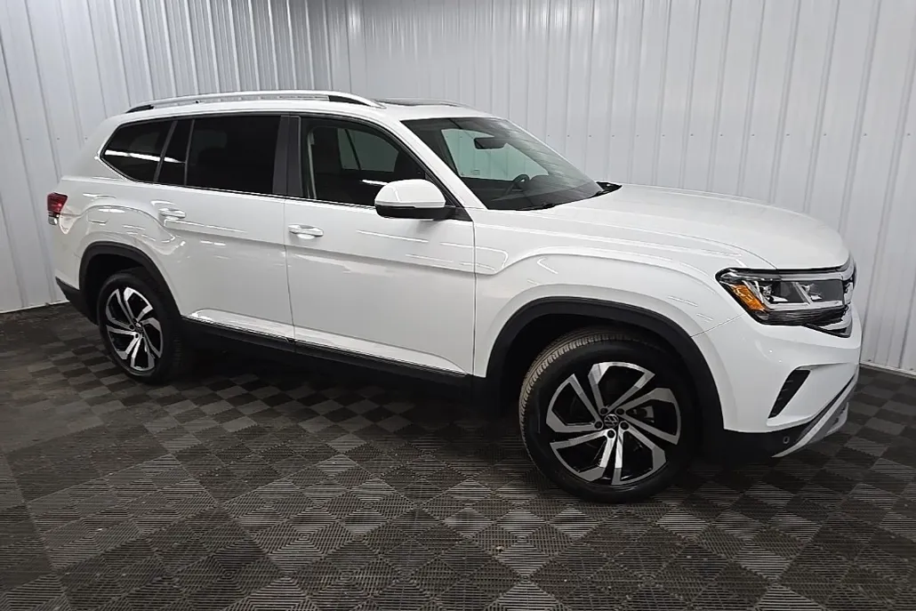 2022 Volkswagen Atlas SEL photo 1