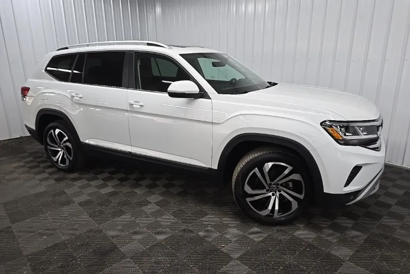 2022 Volkswagen Atlas SEL photo 1