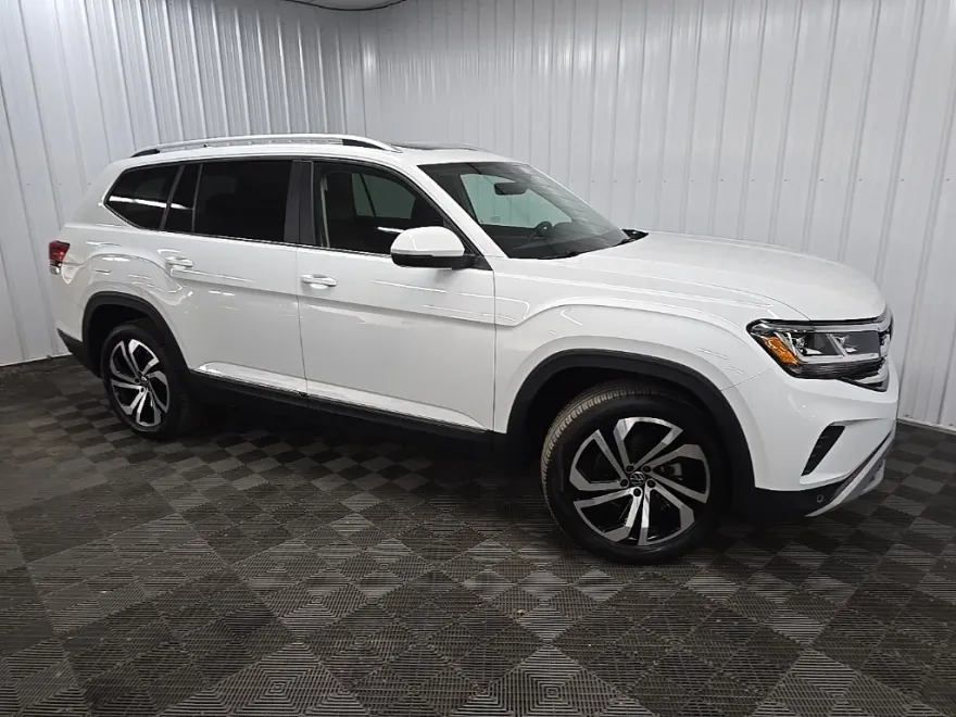 2022 Volkswagen Atlas SEL photo 1