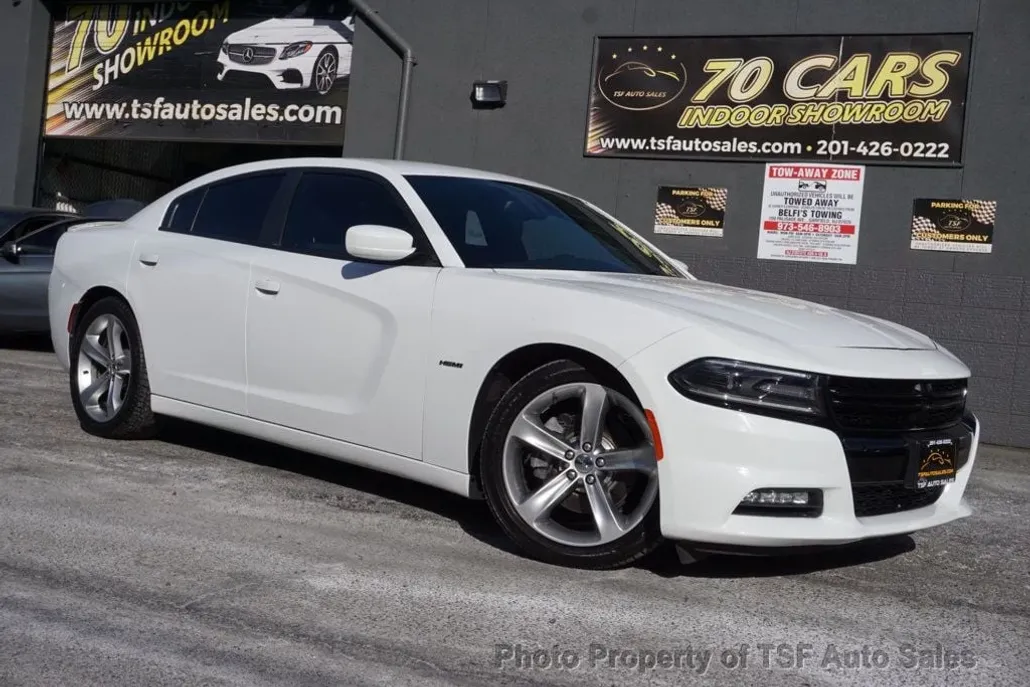 2016 Dodge Charger R/T photo 1