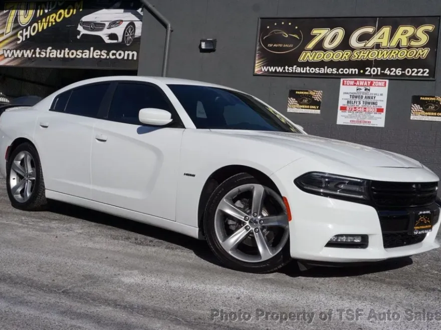 2016 Dodge Charger R/T photo 1