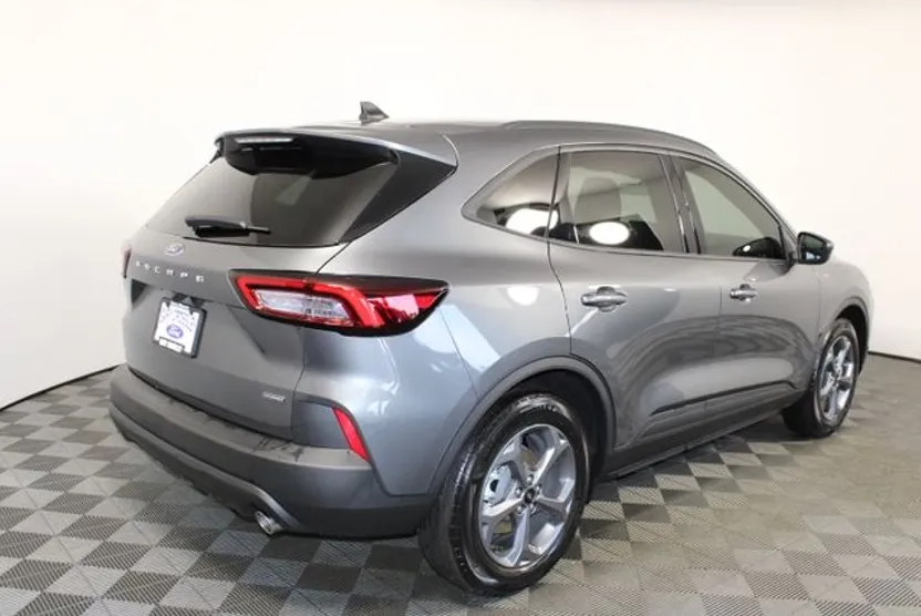 2025 Ford Escape ST-Line photo 1